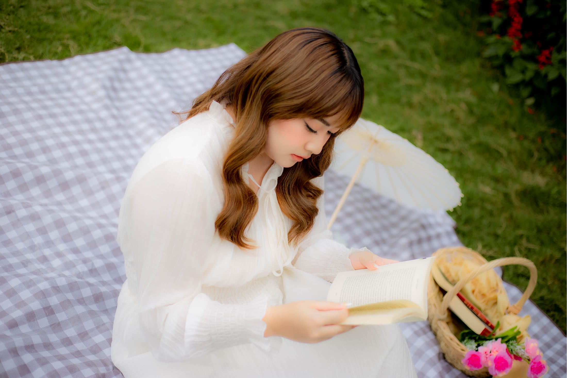 Ethereal White / Wildflower Picnic